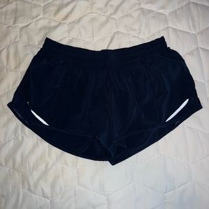 Lululemon Hotty Hot Shorts Low Rise 2.5” -Navy